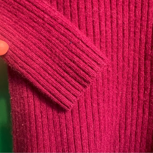 XS Club Monaco Cashmere Bordeaux Sweater w Silk Details on Shoulder Cute - Picture 6 of 8